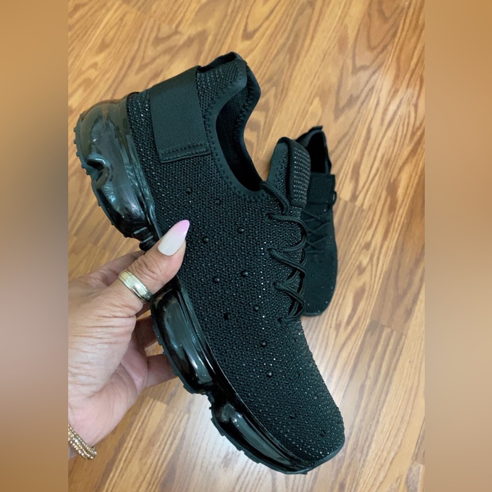 DEJA Black Fall sneaker